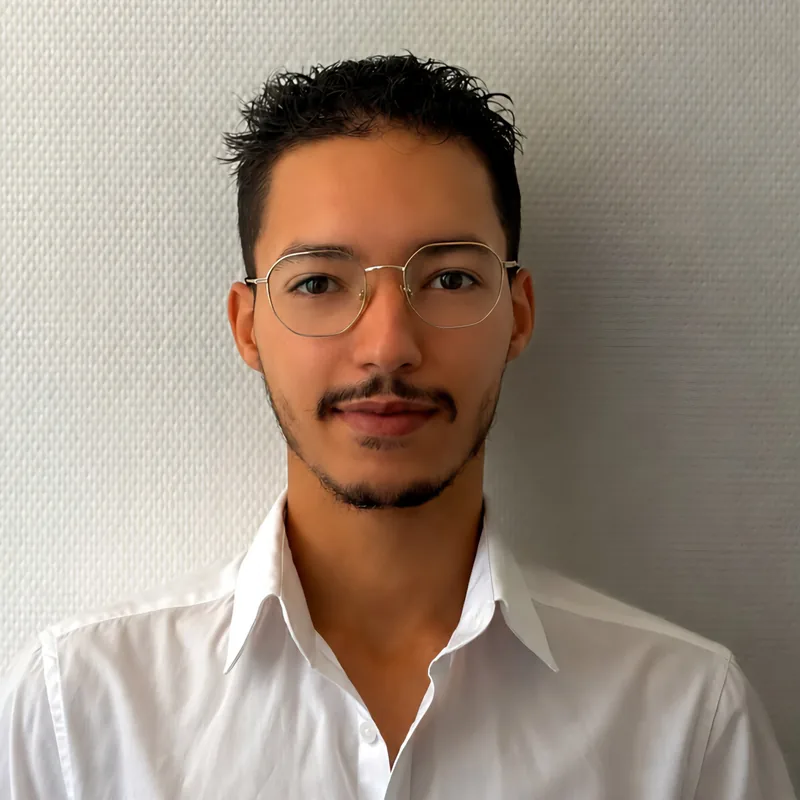 Portrait de Salim Rhamoumi, développeur web freelance